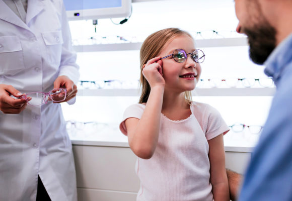 Óculos infantis: como saber se seu filho precisa deles?