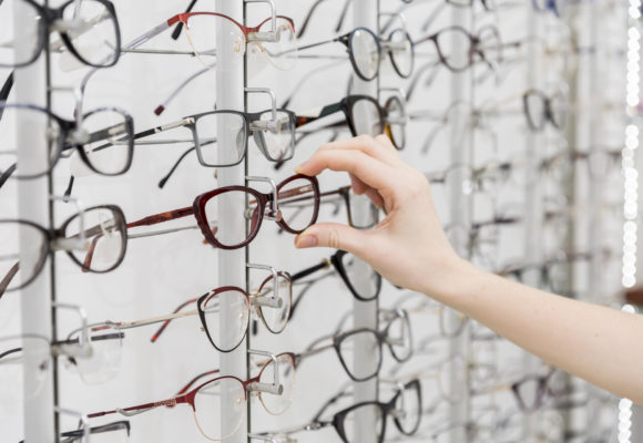 Como escolher uma armação de óculos perfeita para você?